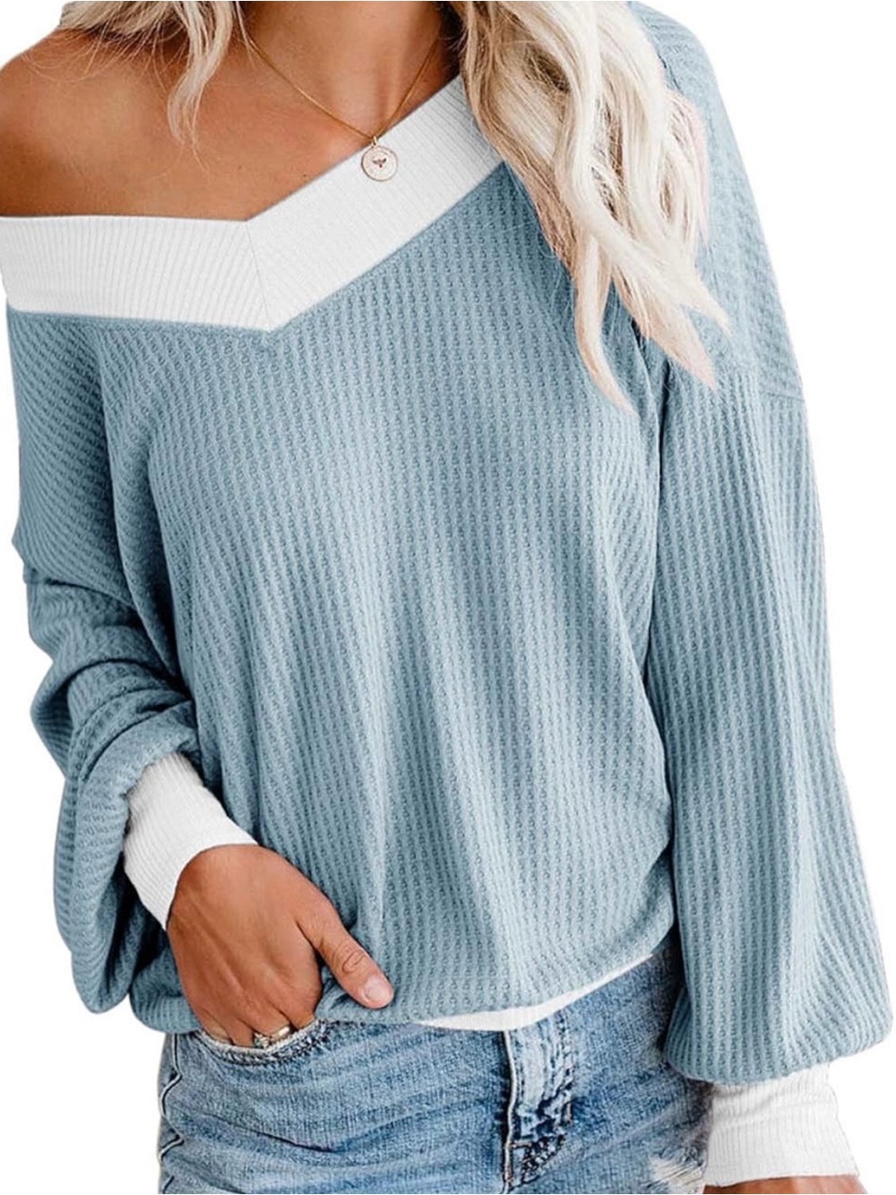 Adreamly V-Neck Two-Tone Knit Sweater in Light Blue and White